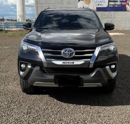 TOYOTA HILUX SW4 2.8 SRX DIAMOND 4X4 7 LUGARES 16V TURBO INTERCOOLER DIESEL 4P AUTOMÁTICO